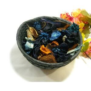 Handcrafted Potpourri Blue Mix all Season Floral Bark Berries Buds  w/Basket